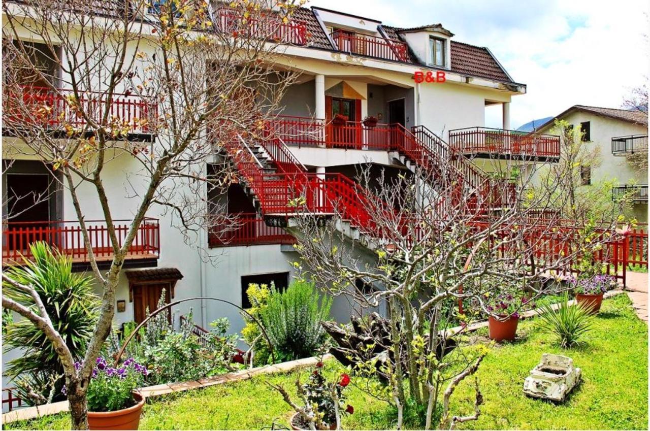 Cosy Apartment In Calvello, 45 Sqm With Included Parking Exterior foto